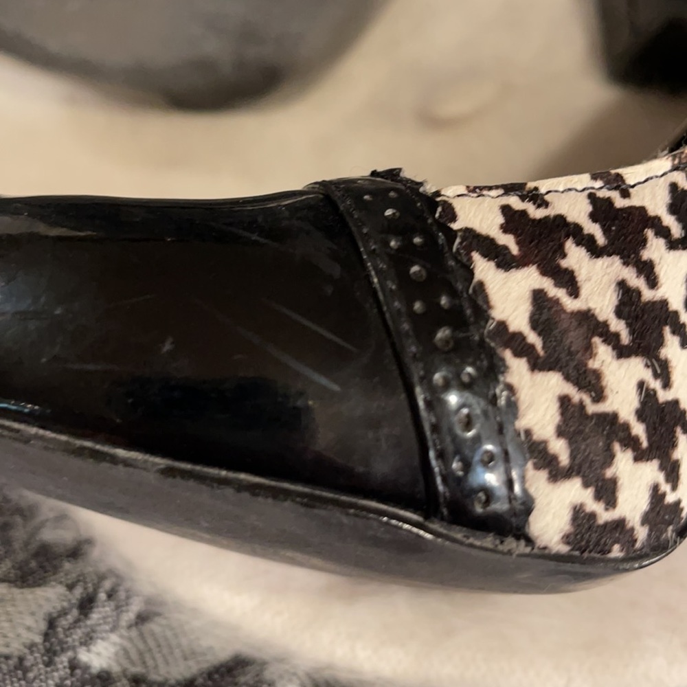 TAHARI | Avenue style Houndstooth Pattern Stunning Heels - Picture 8 of 15